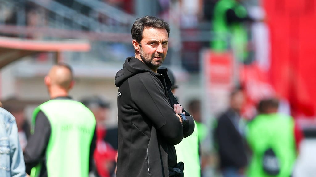 HFC-Trainer Sreto Ristic will die Saisonabschlussfeier mit dem Landespokal auf dem Tisch feiern.