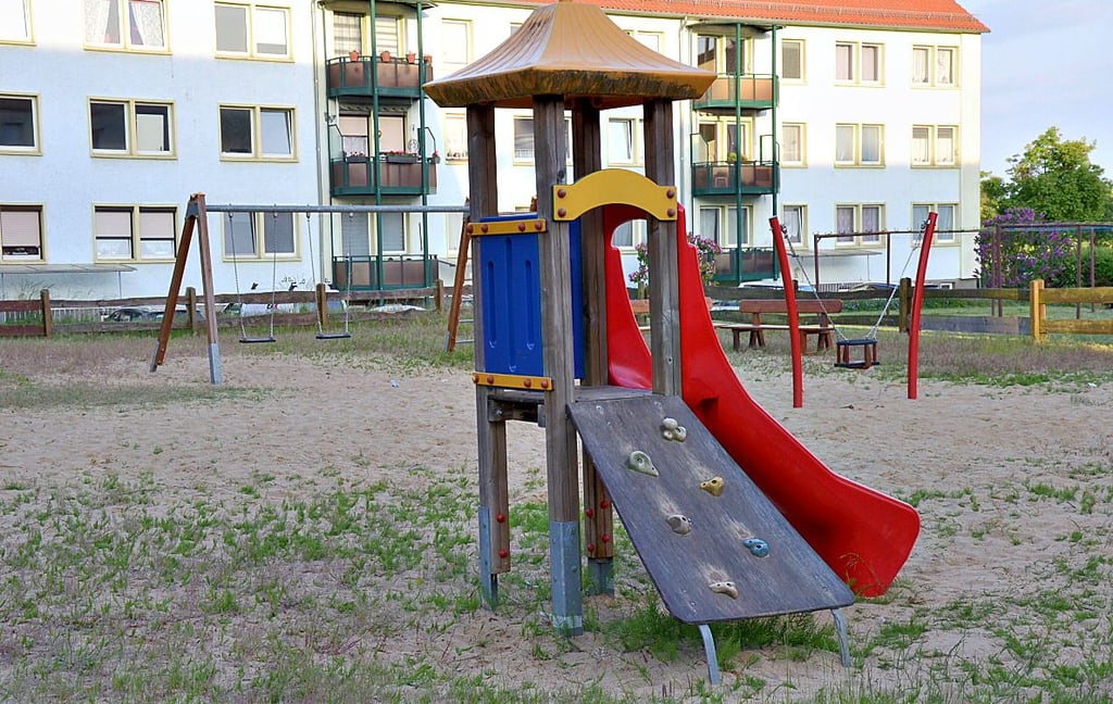 Die Nutzung des Spielplatzes im Neubaugebiet Friedrich-Engels-Straße in Beetzendorf ist zwar bis 14 Jahre erlaubt. Aber für die Älteren gibt es keine passenden Spielgeräte.