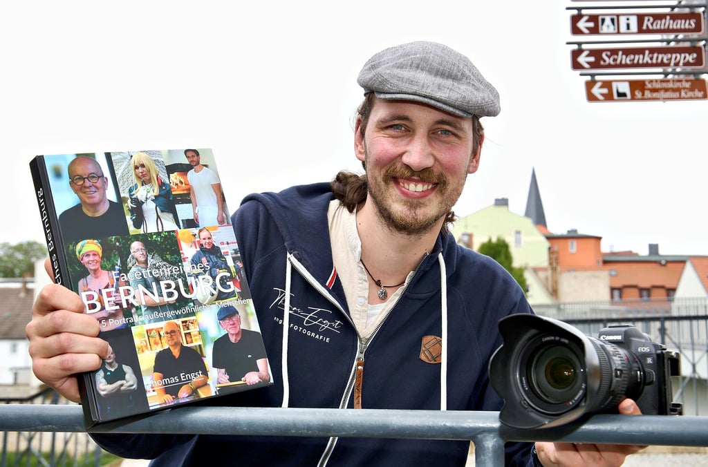 Thomas Engst hat einen neuen Bildband über Porträts von außergewöhnlichen Bernburgern herausgebracht.