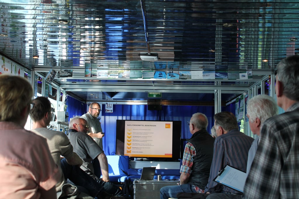 Ein Abend auf dem Bürgerschiff "MS Halle": Die Infoveranstaltung zum Heizungsaustausch traf auf großes Interesse.