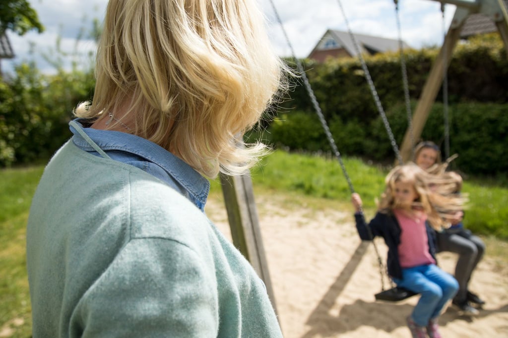 Mit den Kindern unbeschwert durch den Alltag? Gezielte Vorsorgemaßnahmen können dabei helfen.