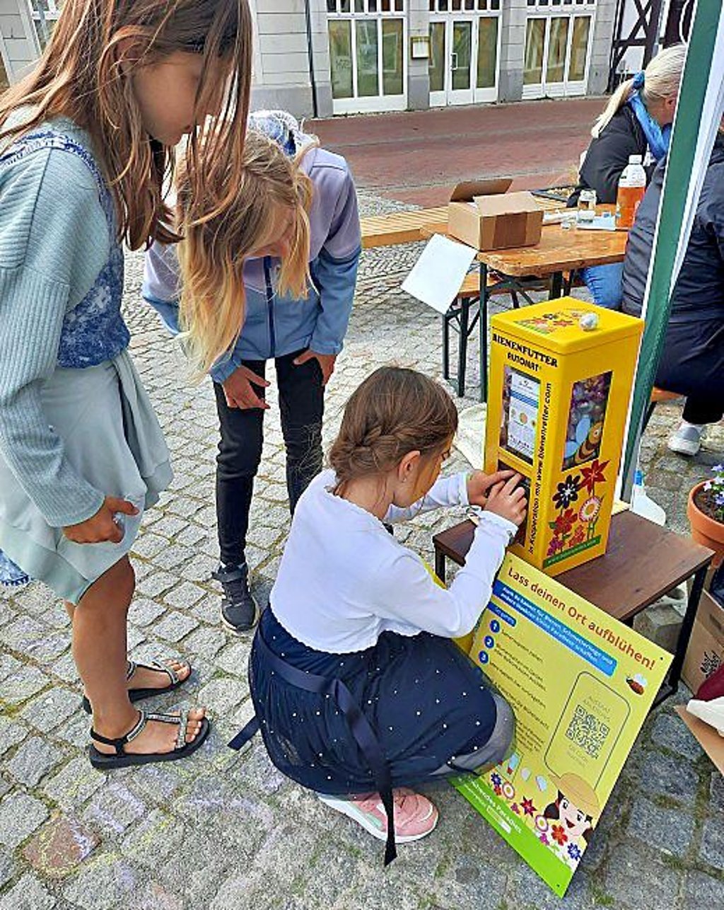Auf dem Rathausturmplatz von Salzwedel konnte der Automat bereits ausprobiert werden.