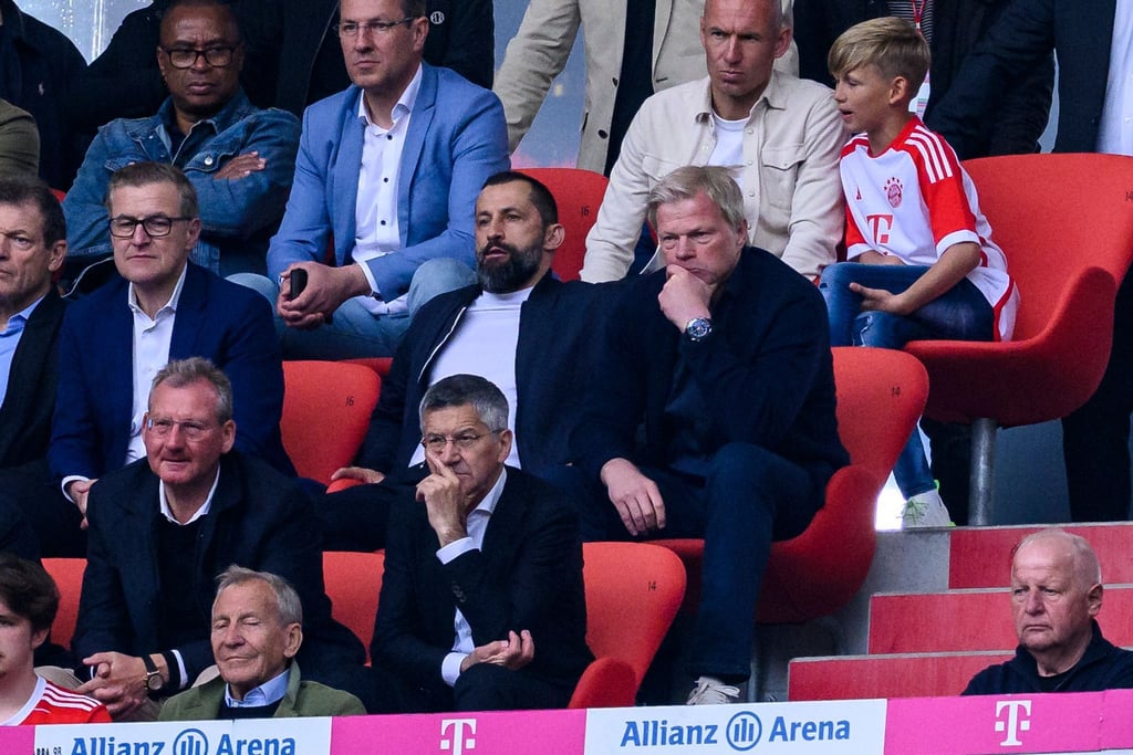 Der FC Bayern trennt sich von Hasan Salihamidzic (M.) und Oliver Kahn (r). Finanzvorstand Jan-Christian Dreesen (l) soll Kahn folgen.