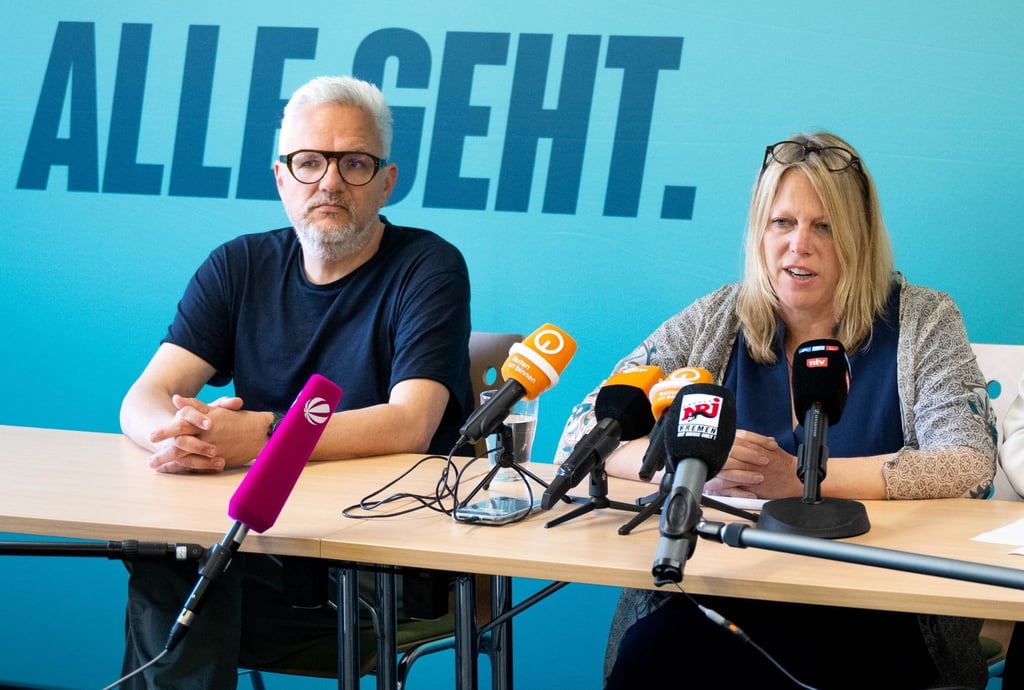 Maike Schaefer und Florian Pfeffer (Bündnis 90/Die Grünen) geben eine Pressekonferenz.