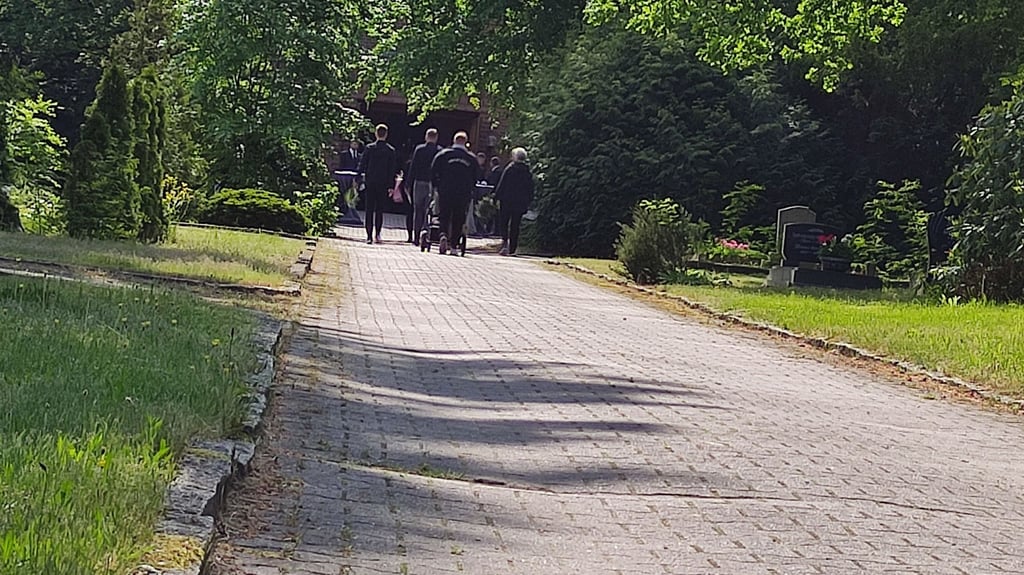 Abschied von Kezhia H. auf dem Klötzer Friedhof.