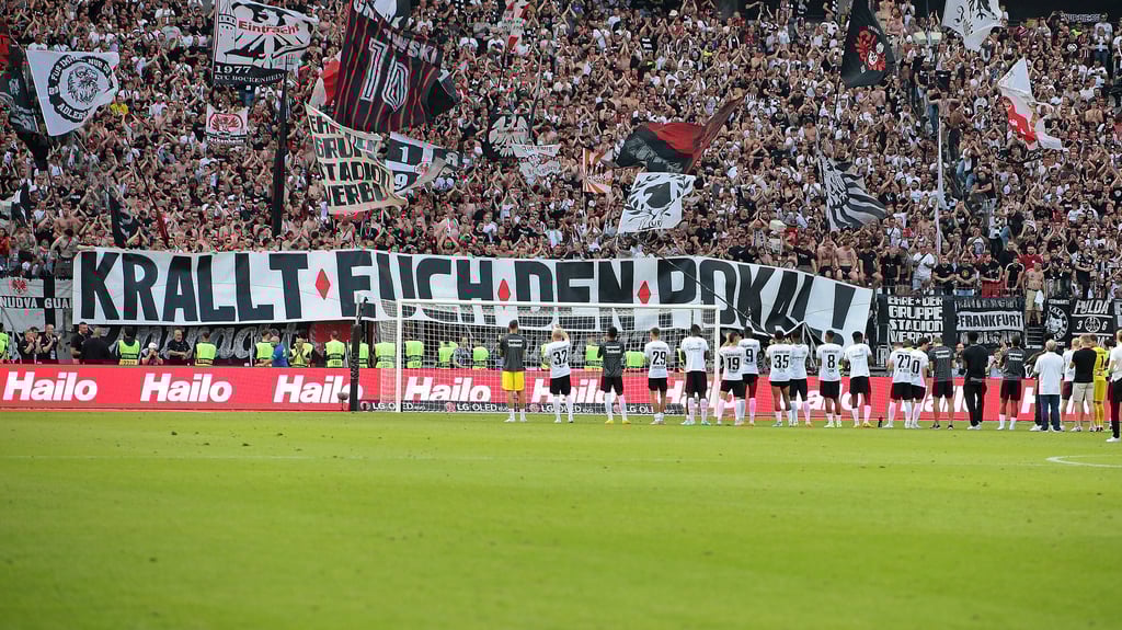 Ansage der Adler-Fans: Krallt Euch den Pokal!