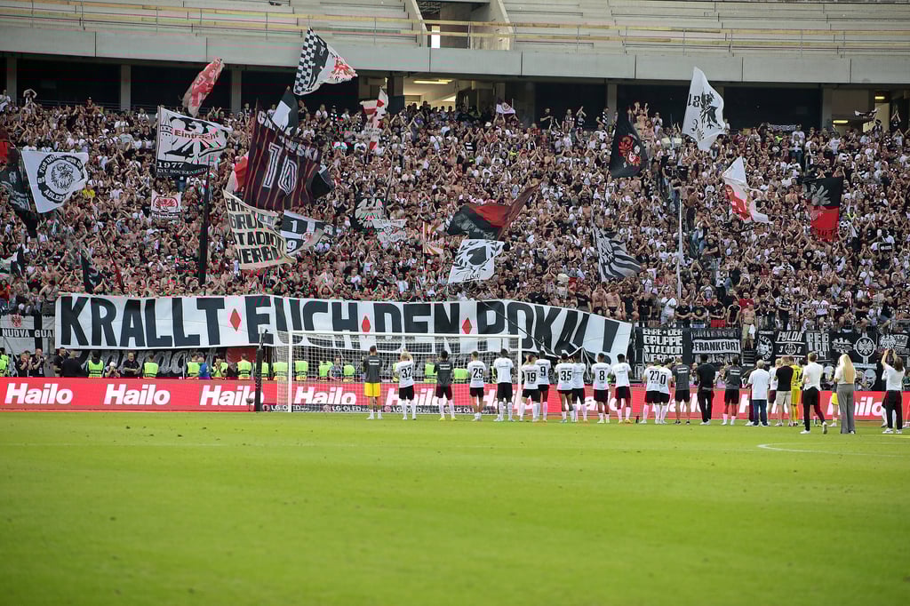 Ansage der Adler-Fans: Krallt Euch den Pokal!