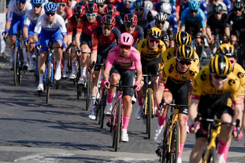 Primoz Roglic (M.) aus Slowenien gewann den 106. Giro.