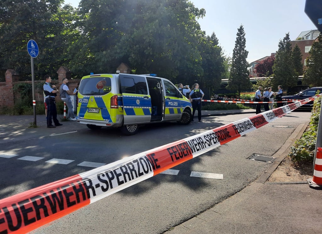 Die Polizei hat den Bereich des Schusswechsels abgesperrt.