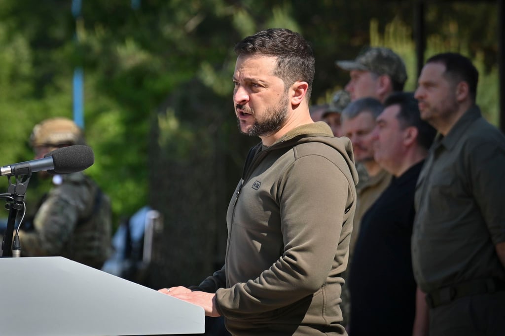 Wolodymyr Selenskyj nimmt an einer Veranstaltung teil.