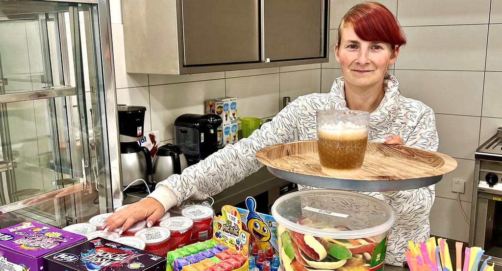 Dana Schulze ist die neue Pächterin des Kiosks im Schwimmbad Nienburg.