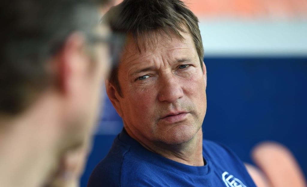 Trainer vom Bremer SV Torsten Gütschow beim Interview.