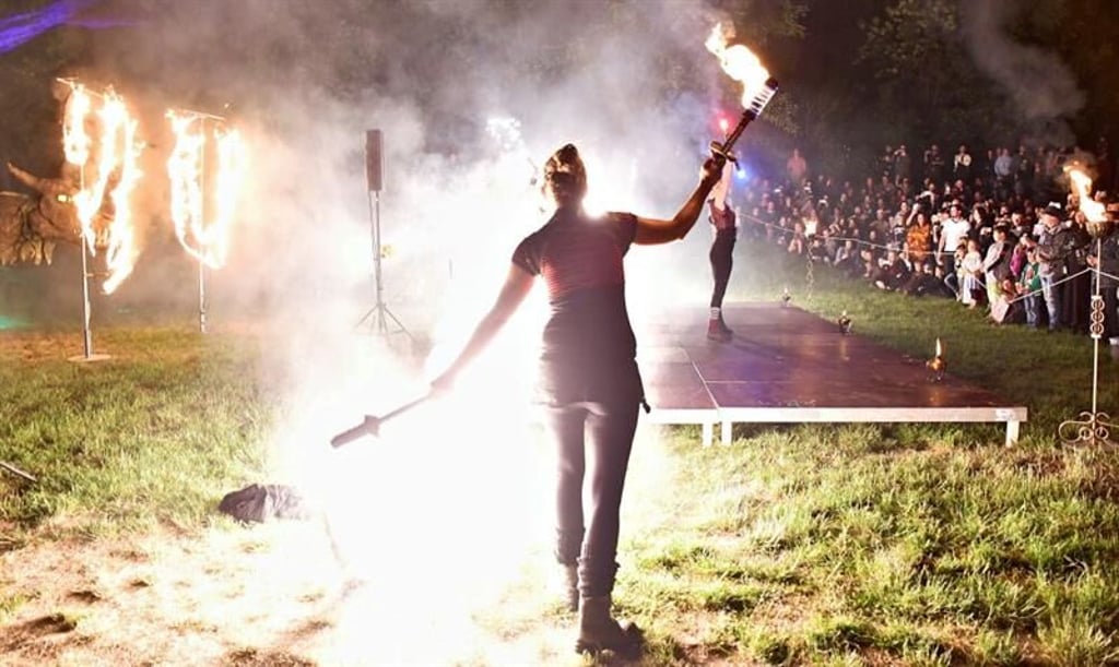 Mit einer spektakulären Feuershow inklusive einer brennenden Zahl 20 zum Jubiläum endeten die Festtage beim Spectaculum Magdeburgense.