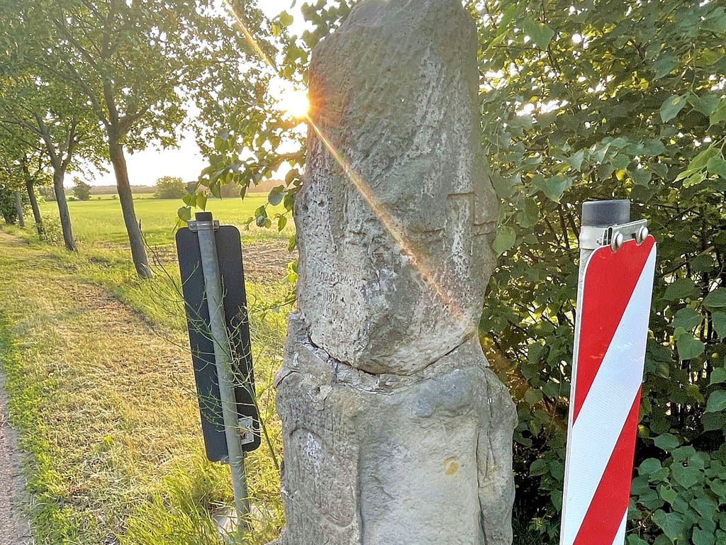 Der Poststein von Hohenziatz soll ein Ganzmeilenobelisk sein.