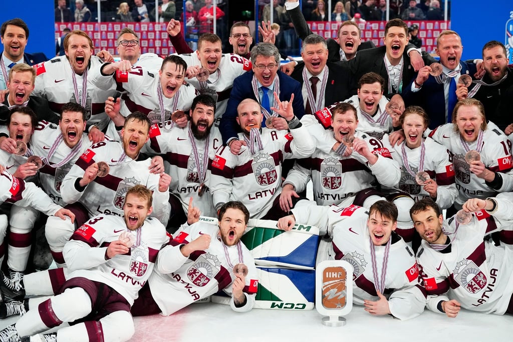 Die Letten feiern die Bronzemedaille bei der Eishockey-WM.