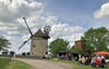 Viele Besucher nutzten am Pfingstmontag die Gelegenheit, sich die Turmwindmühle Endorf anzusehen.