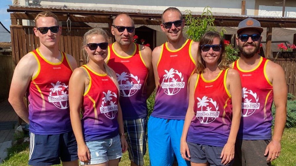Das ORGA-Team von Beach on Fire (von links): Dustin Joo (Stadtteil-FW Schönebeck Bad-Salzelmen), Karolin Duschek (FF Ranies), Holger Bohm und Maik Habedank (OF Biere), Madleen Habedank (Förderverein Ortsfeuerwehr Biere) und Alexander Wierzbowski (OF Biere