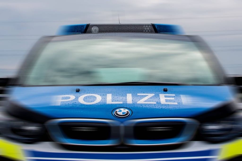 Polizeimeldung Mehrere Einbrüche in Halle Sachen lagen im Innenhof