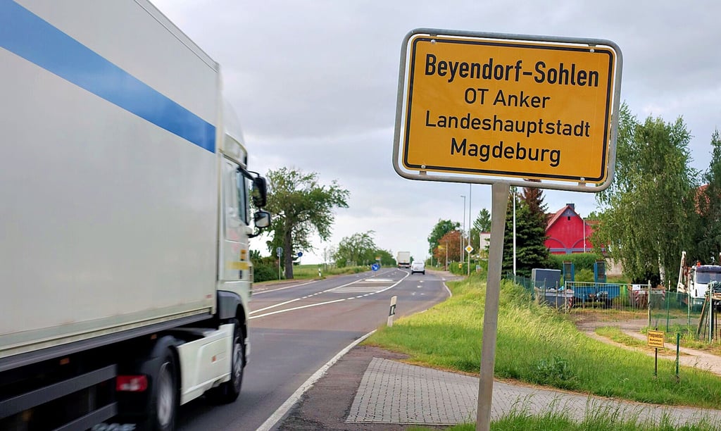Viele Lkws auf dem Weg zum Osterweddinger Gewerbegebiet oder nach Magdeburg fahren tagtäglich durch den Ortsteil Anker.