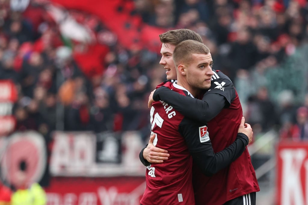 Erster Neuzugang bei Aufsteiger Darmstadt 98: Fabian Nürnberger (l).