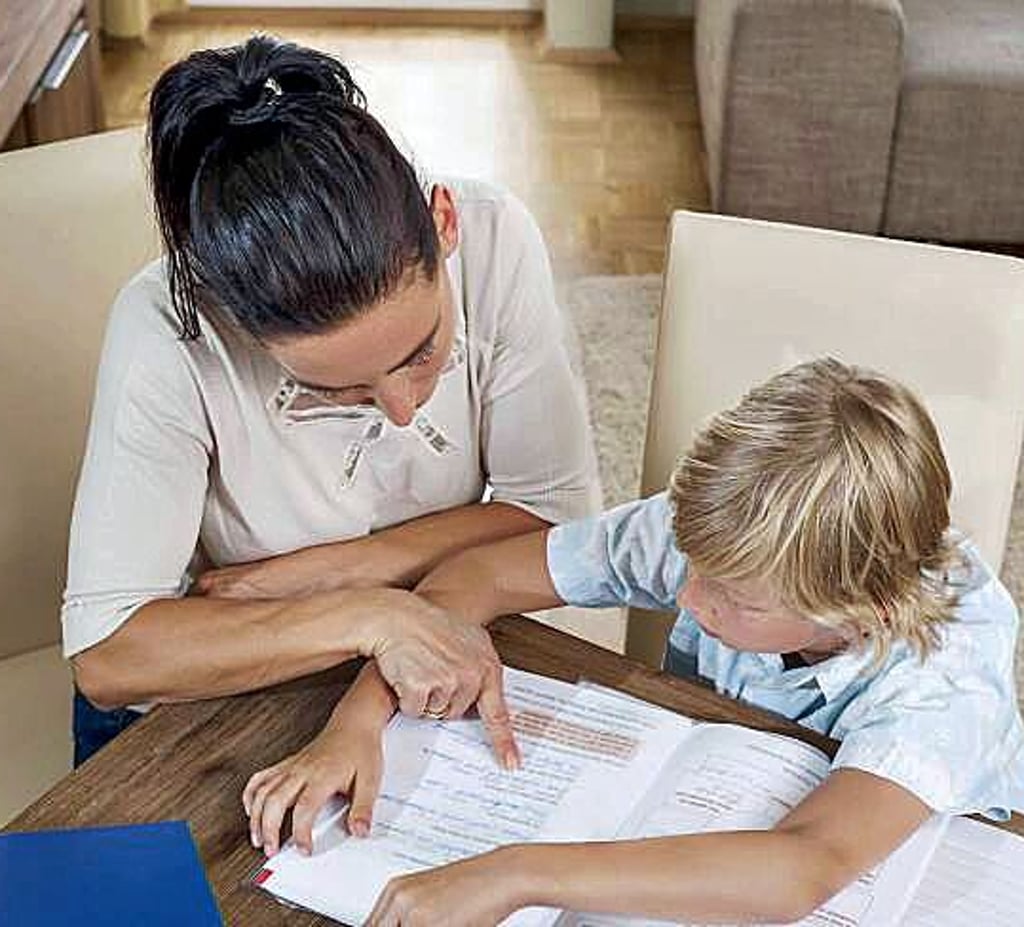 Hausaufgbaen sind für Kinder eine zusätzliche Belastung.