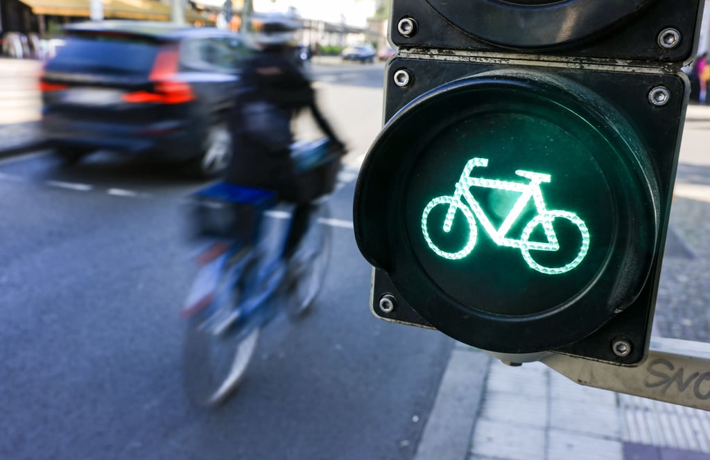 In Halle wurde eine Radfahrerin schwer verletzt.