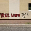 Ein Graffiti „Free Lina 3.6. Tag X“ an einem Wohnhaus im Leipziger Süden. Die Polizei erwartet am Samstag den größten Einsatz seit zwei Jahren.
