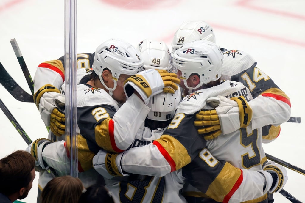 Die Golden Knights feiern den Final-Einzug.