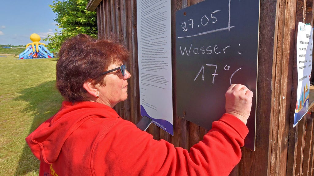 Die Wassertemperatur stimmt schon mal. Bei 17 Grad Celsius lässt es sich durchaus schon im Concordia See anbaden.
