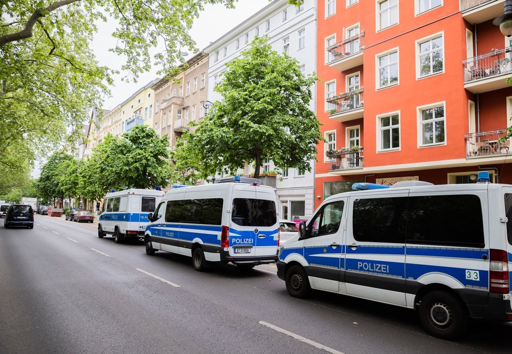 Die Polizei durchsuchte vergangene Woche 15 Wohnungen und Geschäftsräume der Letzten Generation.