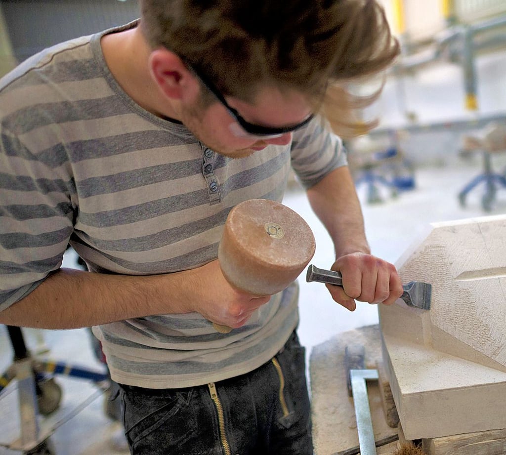 Schüler sollen in Zukunft früher in Betriebe gehen, um berufspraktische Erfahrungen zu sammeln.