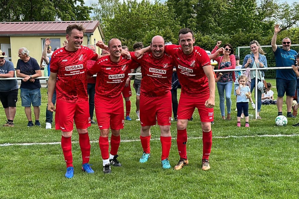 Die Reinicke-Brüder Stephan (v.l.), Martin, Bernhard und Albert standen für den Baumersrodaer SV im Kreisoberliga-Punktspiel gegen Kretzschau erstmals gemeinsam auf dem Platz.