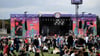 Besucher des Lollapalooza Festivals auf dem Gelände des Berliner Olympiastadions.