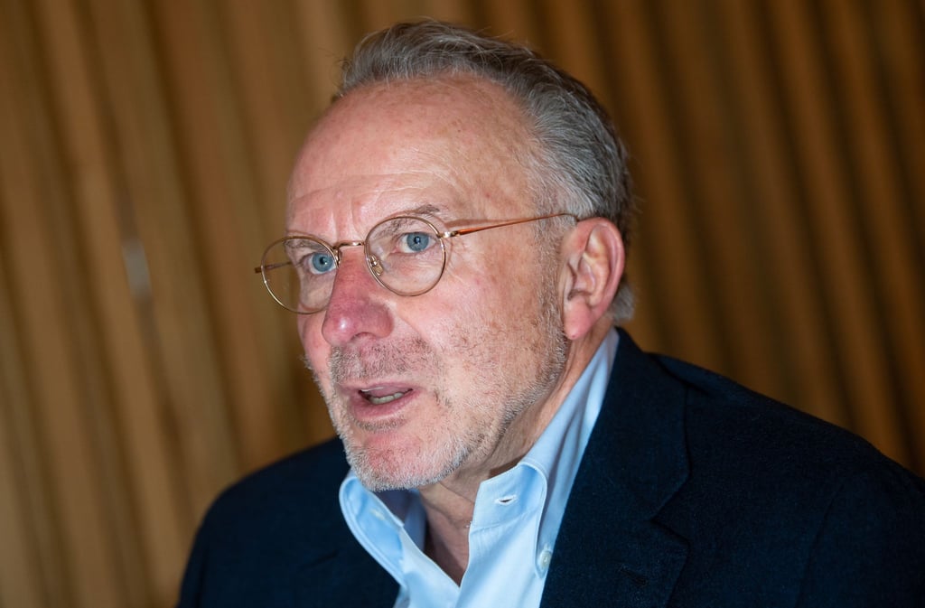 Mahnt zur Ruhe: Ex-Bayern-Boss Karl-Heinz Rummenigge bei einem Gespräch mit der Deutschen Presse-Agentur.