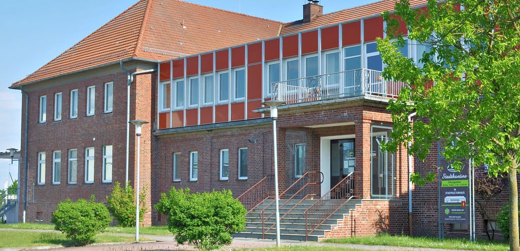 Die QSG betreibt im Stadtkulturhaus Genthin Arbeitsmarktangebote, Essen auf Rädern und die Standortbetreuung für den Chemiepark.