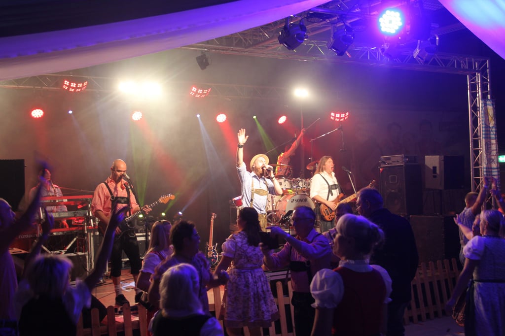 Die Band "Tänzchentee" wird für Stimmung sorgen.