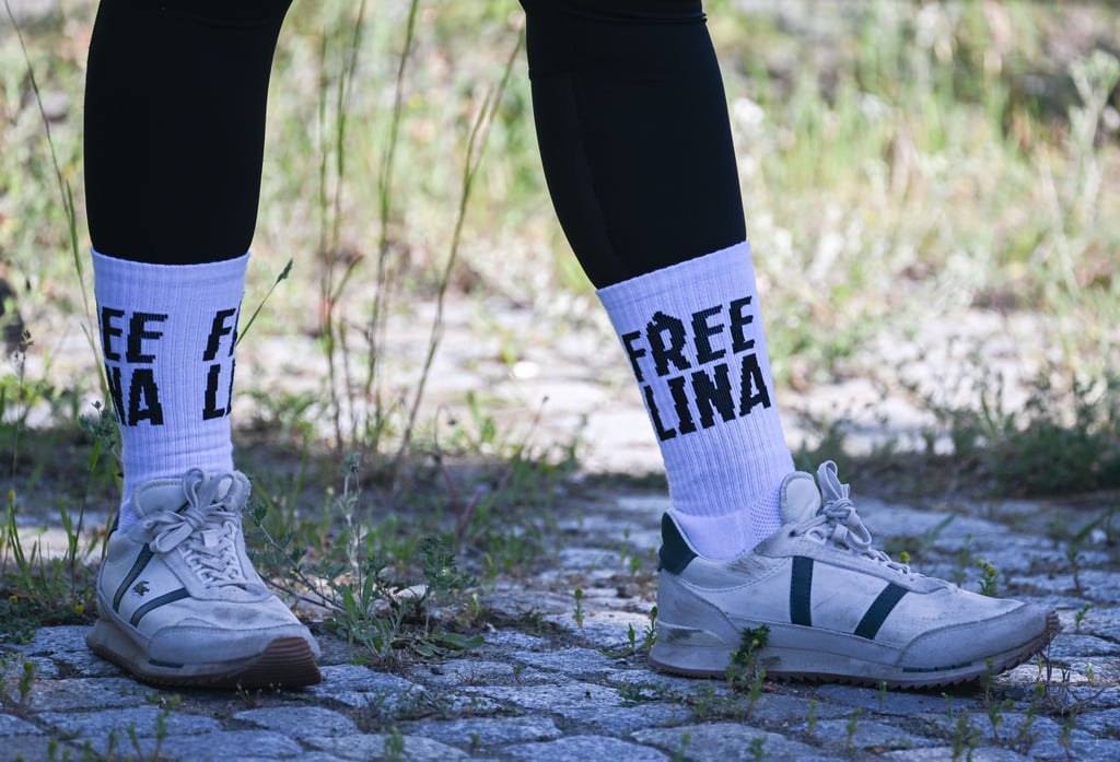 Lina E. ist zu einer Galionsfigur der linken Szene geworden - Solidaritätsbekundungen für sie finden sich überall.