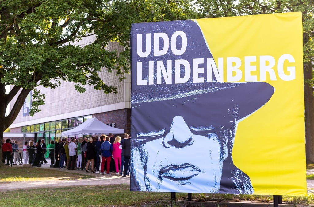 Die Vor-Eröffnung der Lindenberg-Schau mit rund 200 geladenen Gästen.