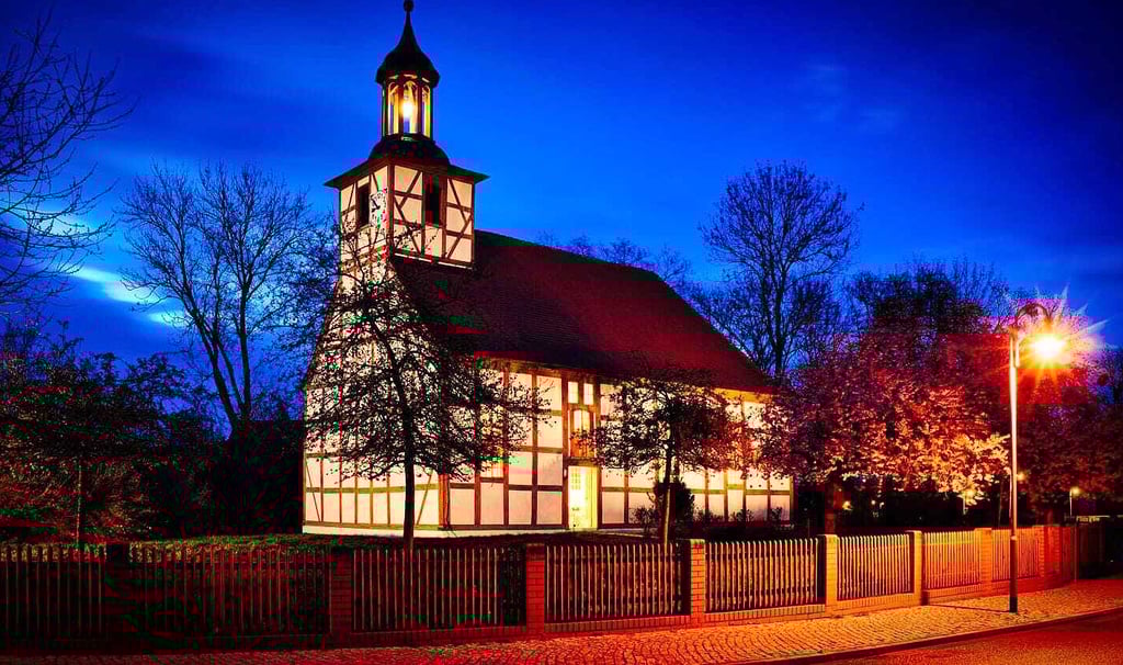 Die evangelische Kirche St. Pankratius in Elbenau haben die Salzländer Nachtfotografen vor ein paar Monaten fotografiert.
