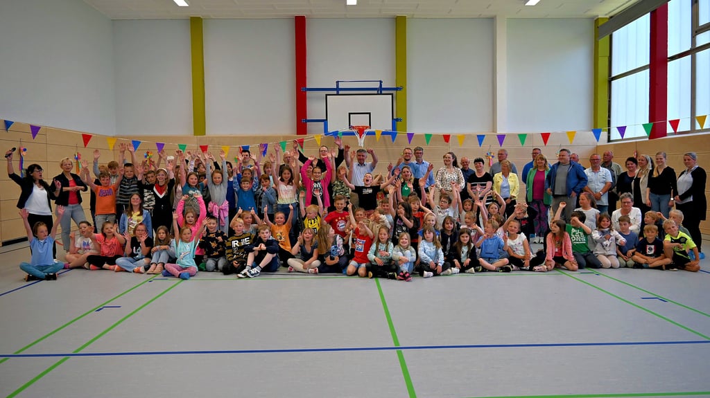 Nach rund einem Jahr Bauzeit ist die Sanierung der Turnhalle in Derenburg beendet. Nun können hier wieder die 81 Mädchen und Jungen der Grundschule toben und sich Vereine des Ortes treffen.