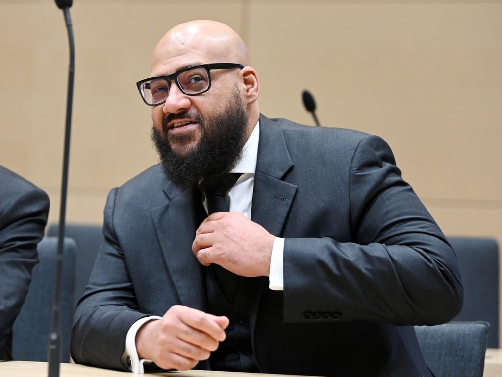 Der Komponist und Produzent Moses Pelham wartet im Bundesgerichtshof (BGH) auf den Beginn seiner Verhandlung.