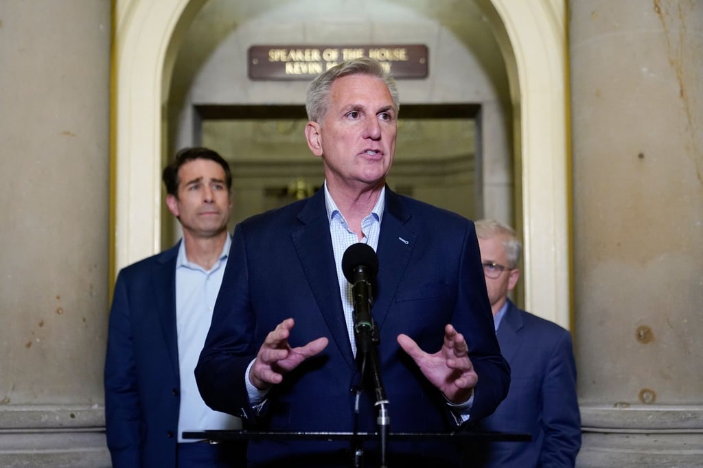 Präsentierte zusammen mit US-Präsident Joe Biden erst kürzlich einen Deal: Kevin McCarthy, Republikaner und Sprecher des US-Repräsentantenhauses.