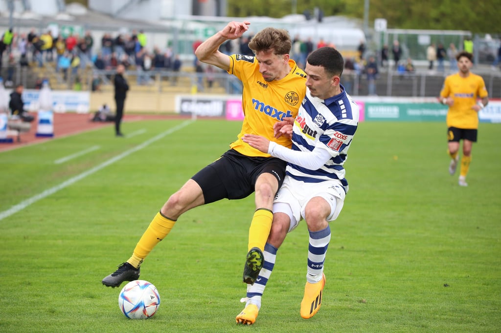 In der abgelaufenen Saison ragte Alexander Nollenberger (am Ball) bei Bayreuth sowohl mit Treffern als auch Assists heraus.