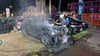 Bei einem Feuer in einem Autohaus in Halle wurden die Fahrzeuge vollständig zerstört.
