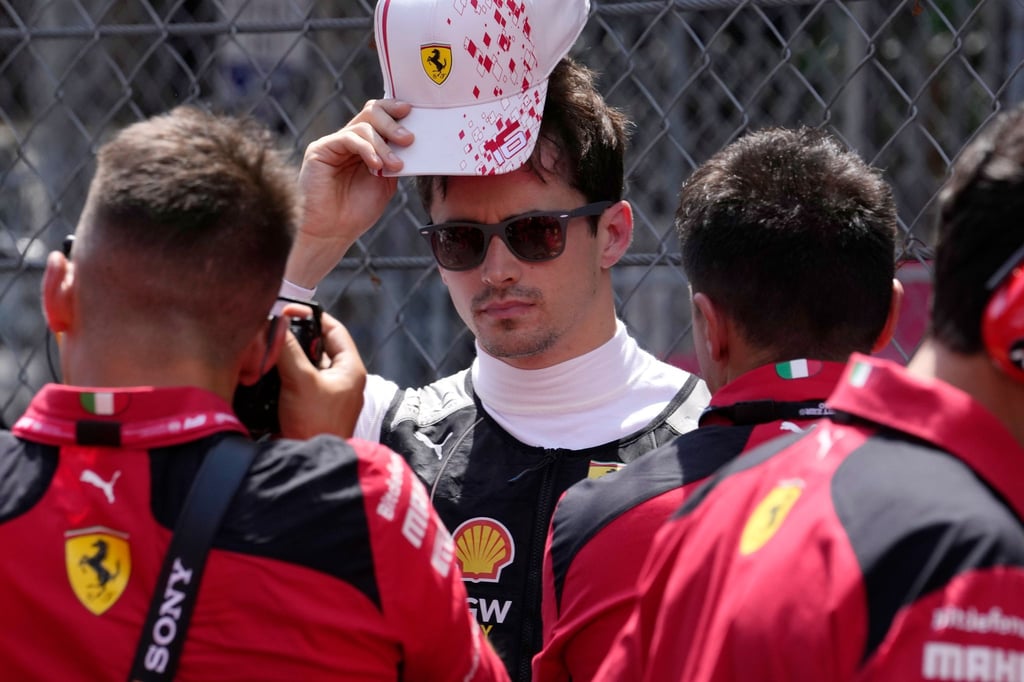 Ferrari-Star Charles Leclerc versteigert seine Rennkleidung für die Unwetter-Opfer in Italien.