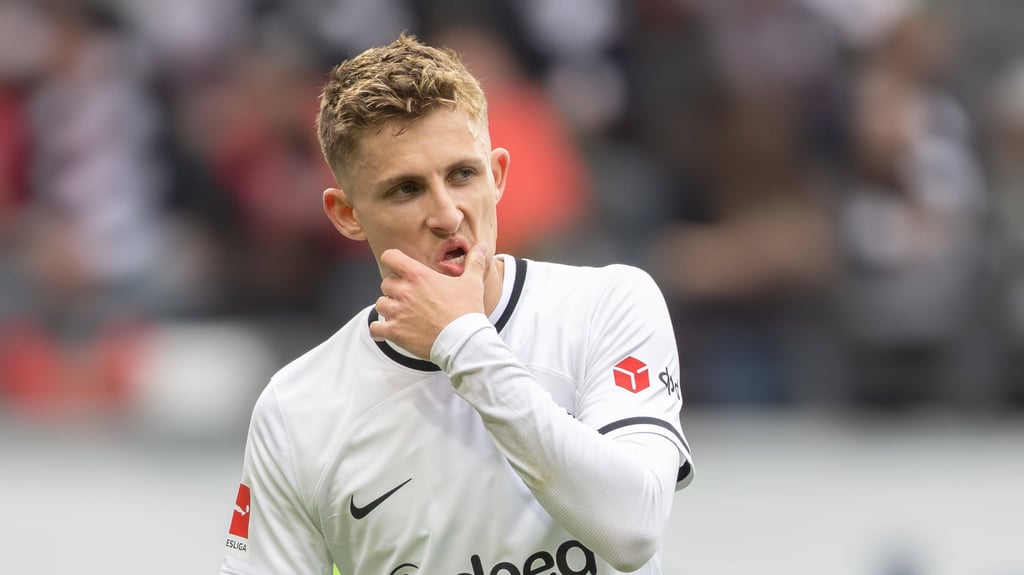 Jesper Lindström spielt am Samstag mit Eintracht Frankfurt gegen RB Leipzig, wo er als möglicher Zugang hoch im Kurs steht.