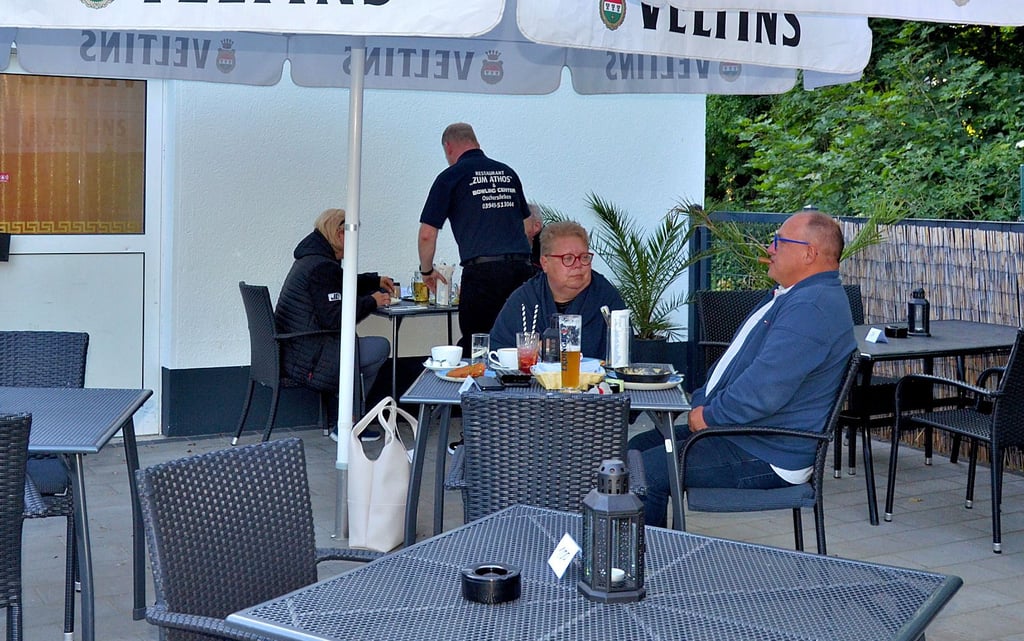 Für einen Ausflug in den Biergarten, wie hier zum griechischen Restaurant „Zum Athos“ in Oschersleben, muss das Wetter passen. Sonnige Aussichten wünschen sich deshalb die Gastronomen in Oschersleben.