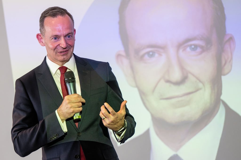 Fordert, dass Transparenz und Demokratie durch eine klare Regulierung sichergestellt werden: Volker Wissing.