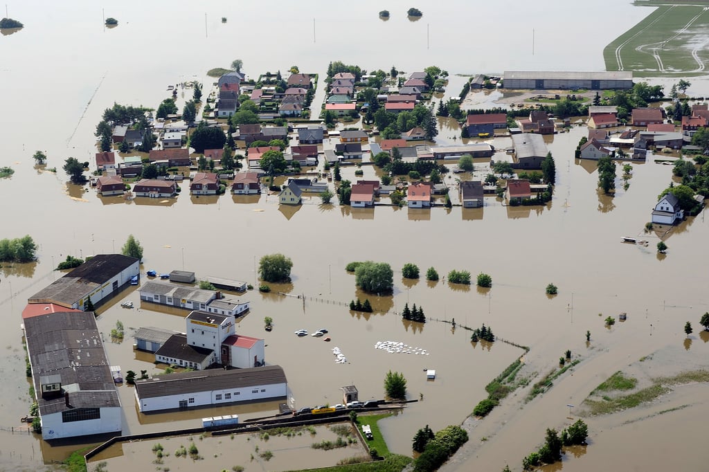 Das Dorf Fischbeck wurde 2013 nach einem Deichbruch überflutet. Ministerpräsident Reiner Haseloff (CDU) erinnert sich: "Wie bei den Niagarafällen strömten gewaltige Wassermassen über die Kante, dann in die Fläche und auf Ortschaften zu. Überall war Land unter."
