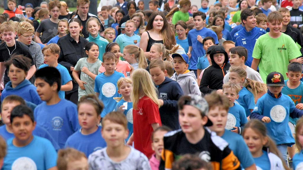 Insgesamt gingen 1.800 junge Läuferinnen und Läufer auf der Herrenbreite auf die Strecke.